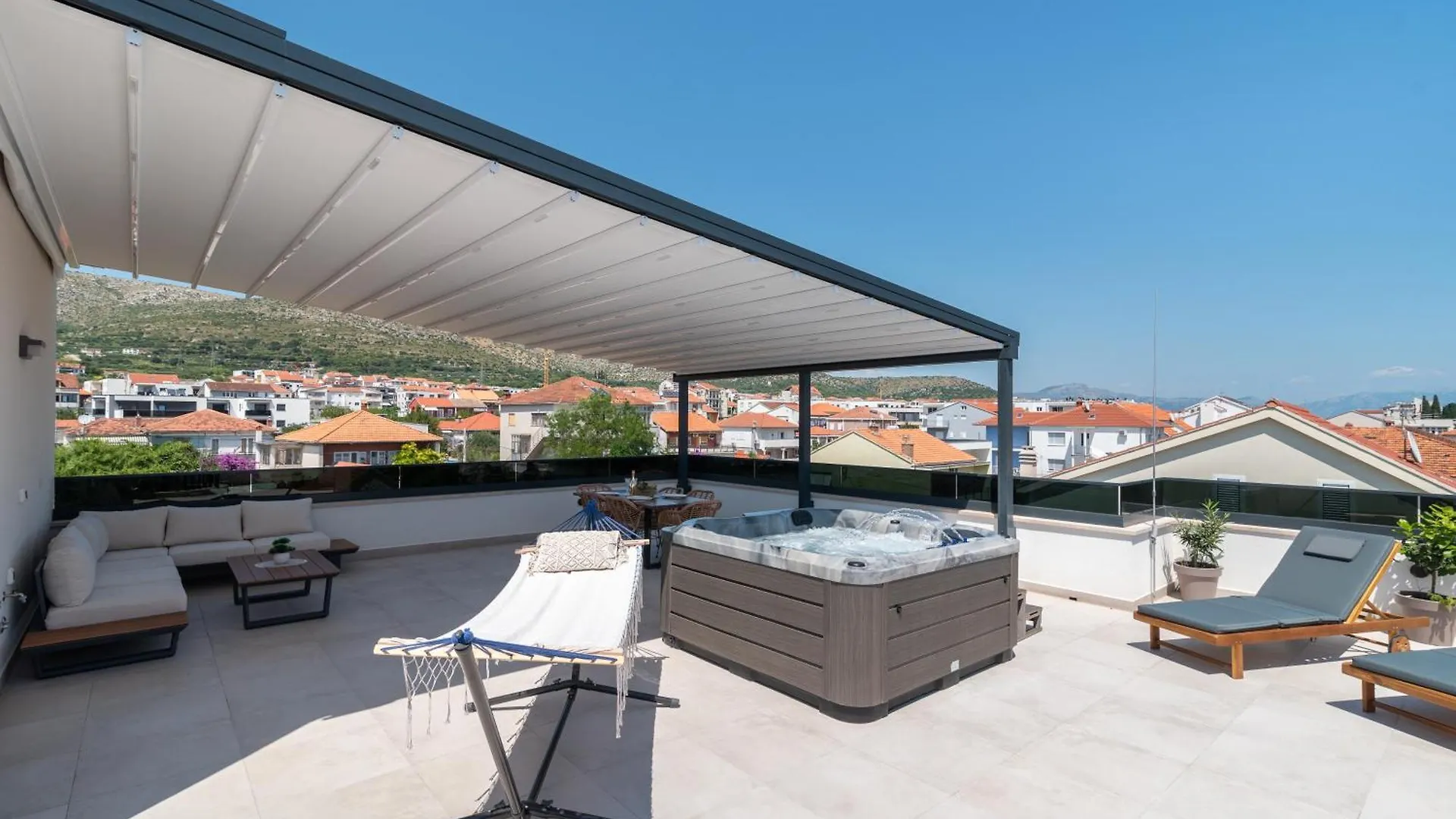 Penthouse Luka Apartment Trogir 0*,