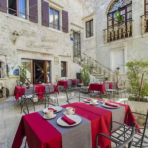 3* Bed and breakfast Palace Derossi